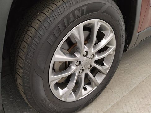 Used 2020 Jeep Cherokee Latitude Plus FWD image 31