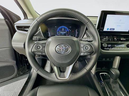 Certified 2025 Toyota Corolla Cross XLE FWD image 11
