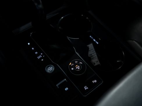 Used 2020 Volkswagen Atlas Cross Sport SEL Premium image 11