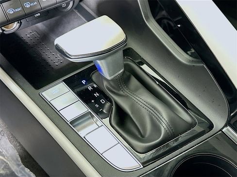 Used 2023 Hyundai Elantra Limited image 31