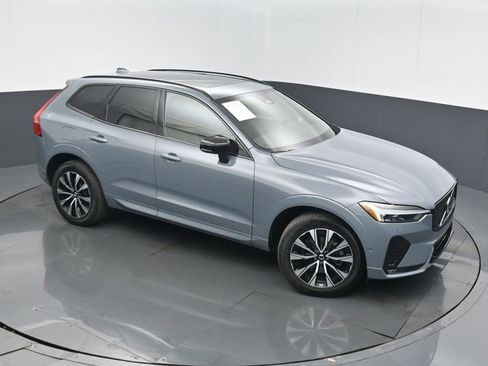 Used 2024 Volvo XC60 B5 Plus AWD/4WD image 40