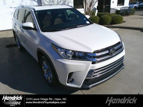 Used 2019 Toyota Highlander Limited image 1