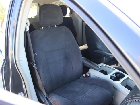 Used 2011 Dodge Grand Caravan Crew FWD image 5