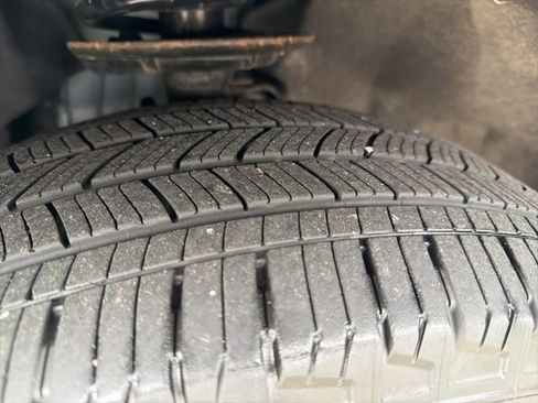 Used 2022 Ford Explorer Limited w/ Equipment Group 301A AWD/4WD image 27