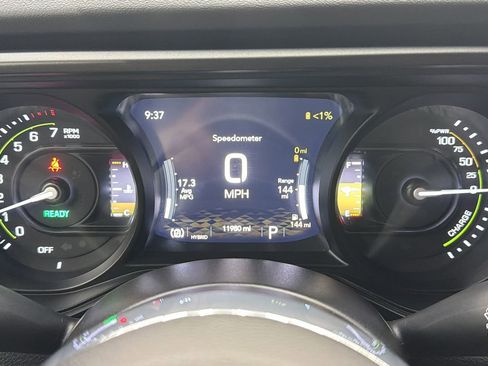 Used 2025 Jeep Wrangler Unlimited Sahara w/ Safety Group image 29