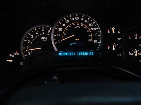 Used 2005 HUMMER H2 w/ Preferred Equipment Group image 40