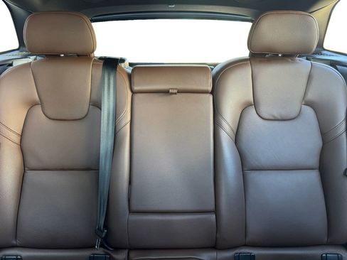 Certified 2023 Volvo XC60 B5 Plus AWD/4WD image 24