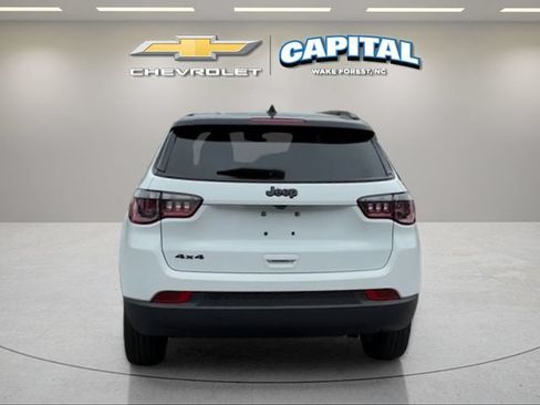 Used 2023 Jeep Compass Latitude w/ Convenience Group AWD/4WD image 5
