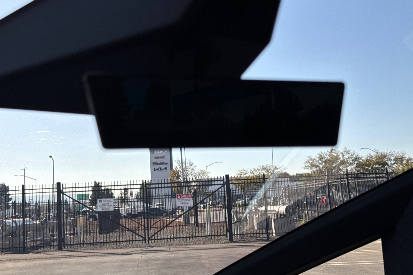 Used 2024 Tesla Cybertruck AWD Crew Cab image 21
