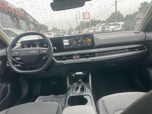 Used 2025 Kia K4 FWD image 12