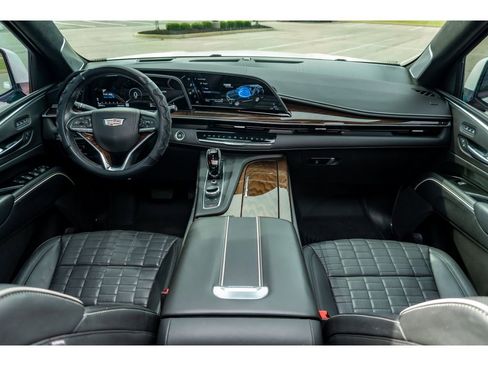 Used 2022 Cadillac Escalade Sport Platinum w/ LPO, ONYX Package AWD/4WD image 22