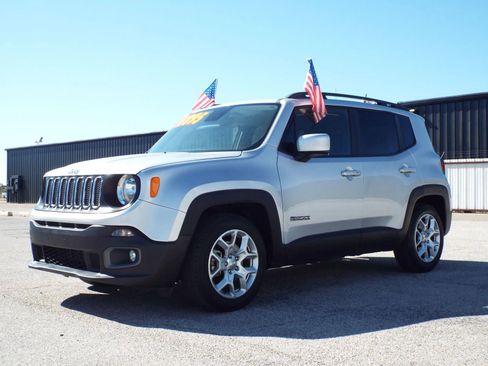Used 2018 Jeep Renegade Latitude image 1