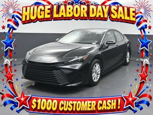 Used 2025 Toyota Camry LE FWD image 1