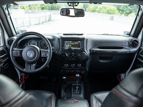 Used 2017 Jeep Wrangler Unlimited Rubicon AWD/4WD image 14