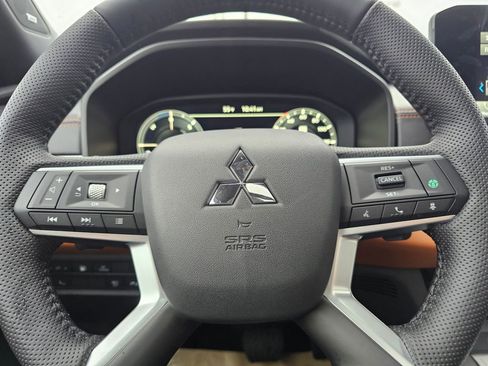 New 2025 Mitsubishi Outlander SEL image 17