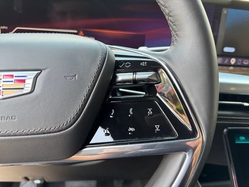 Used 2025 Cadillac Escalade Sport Platinum w/ LPO, Floor Liner Package AWD/4WD image 21