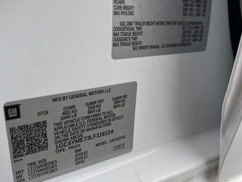 Used 2020 Chevrolet Silverado 2500 Custom w/ Custom Convenience Package image 12