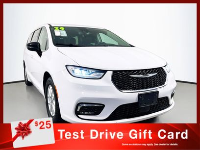 Used 2024 Chrysler Pacifica Touring-L