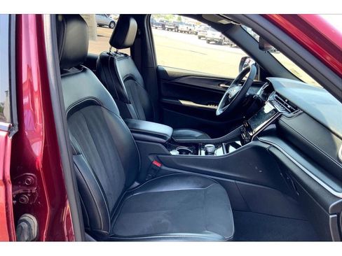 Used 2023 Jeep Grand Cherokee L Laredo AWD/4WD image 8