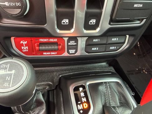 Used 2025 Jeep Wrangler Rubicon w/ Safety Group AWD/4WD image 10