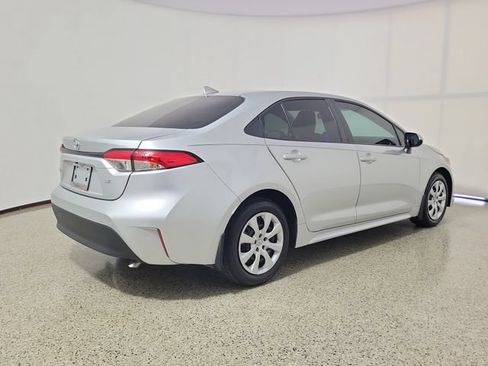 Used 2025 Toyota Corolla LE FWD image 5