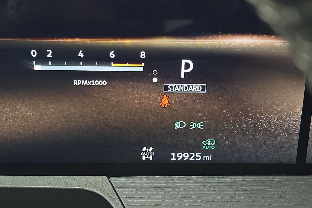Used 2025 INFINITI QX80 Sensory AWD/4WD image 16