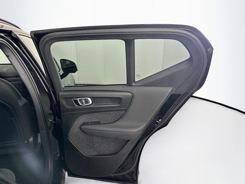 Used 2023 Volvo XC40 Recharge Plus image 30