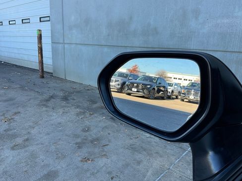 Used 2025 Toyota Camry SE image 19