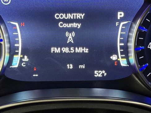 New 2026 Chrysler Pacifica Limited w/ Uconnect Theater Family Group image 6