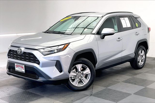 Used 2025 Toyota RAV4 XLE AWD/4WD image 12