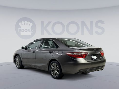 Used 2017 Toyota Camry SE image 10