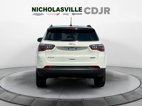 Used 2018 Jeep Compass Latitude w/ Popular Equipment Group AWD/4WD image 4