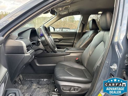 Used 2024 Toyota Grand Highlander Limited image 11