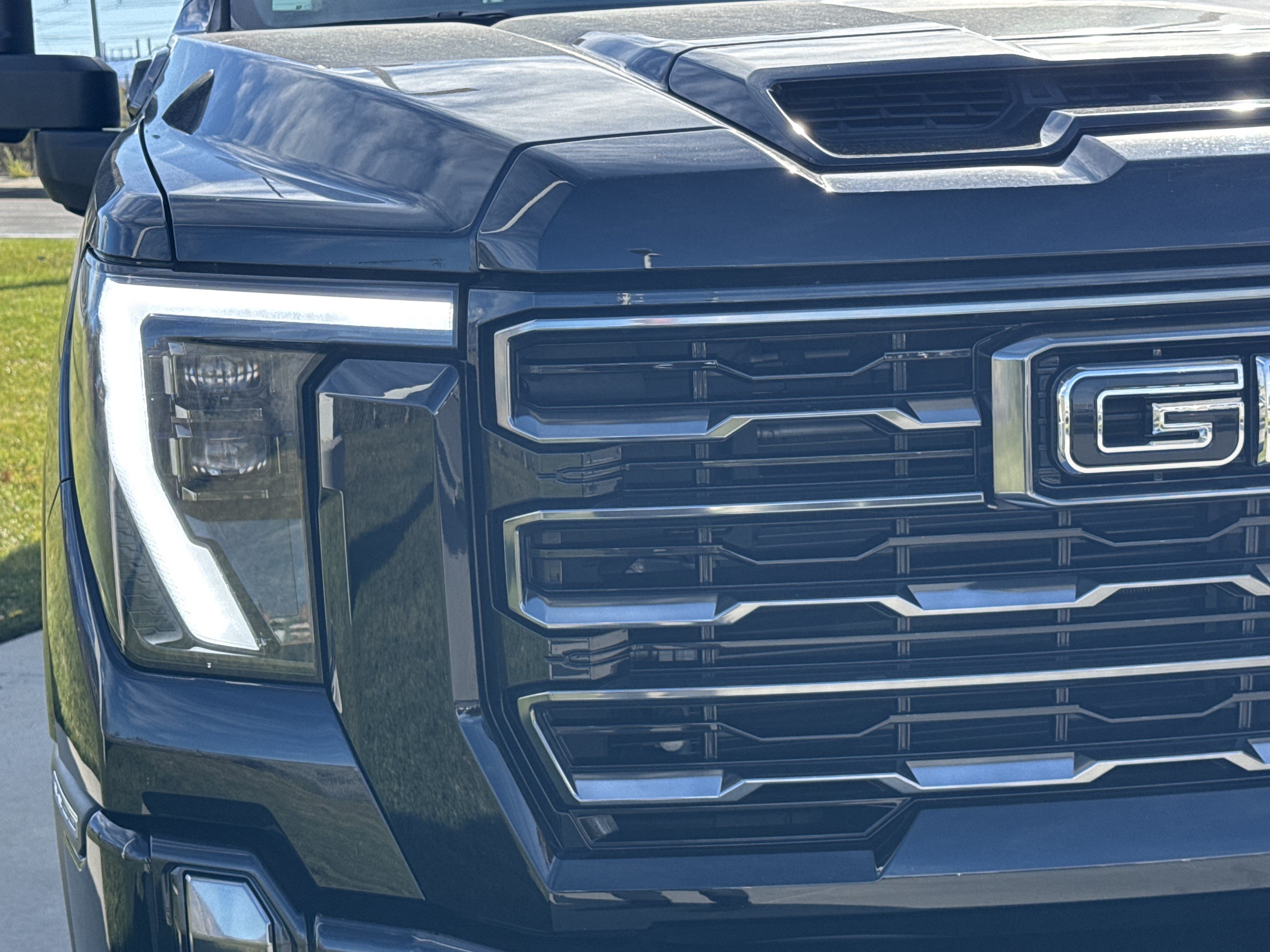 Certified 2024 GMC Sierra 3500 AT4 w/ AT4 Premium Plus Package AWD/4WD image 11