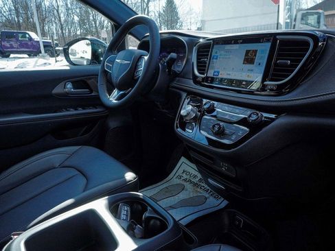 New 2026 Chrysler Pacifica Select image 45