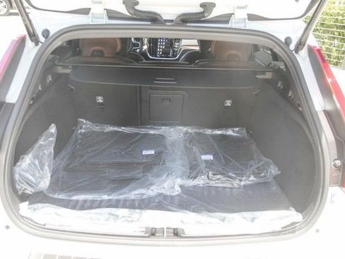 New 2025 Volvo V60 B5 Cross Country Ultra w/ Climate Package image 24