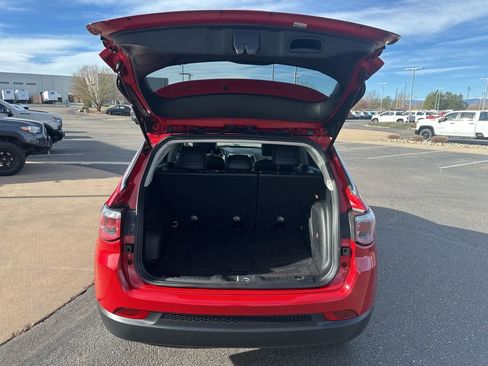 Used 2018 Jeep Compass Latitude w/ Popular Equipment Group image 22