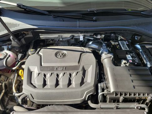 Certified 2023 Volkswagen Tiguan SE w/ Panoramic Sunroof Package image 18