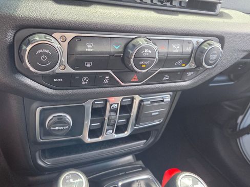 Used 2025 Jeep Wrangler Unlimited Sport AWD/4WD image 22