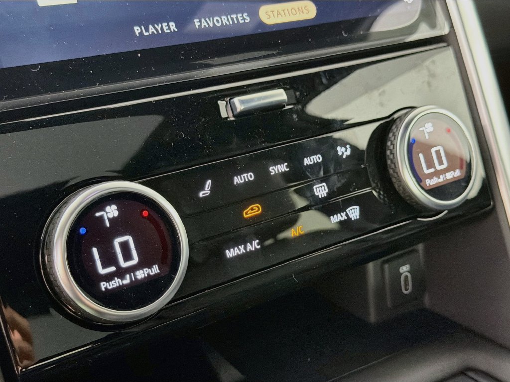 New 2026 Land Rover Discovery S AWD/4WD image 16