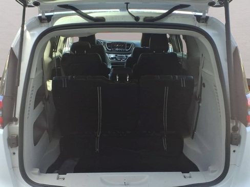Used 2024 Chrysler Pacifica Touring-L FWD image 31