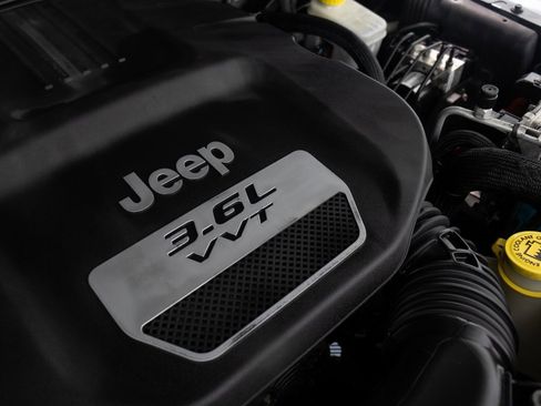 Used 2012 Jeep Wrangler Unlimited Sport image 32