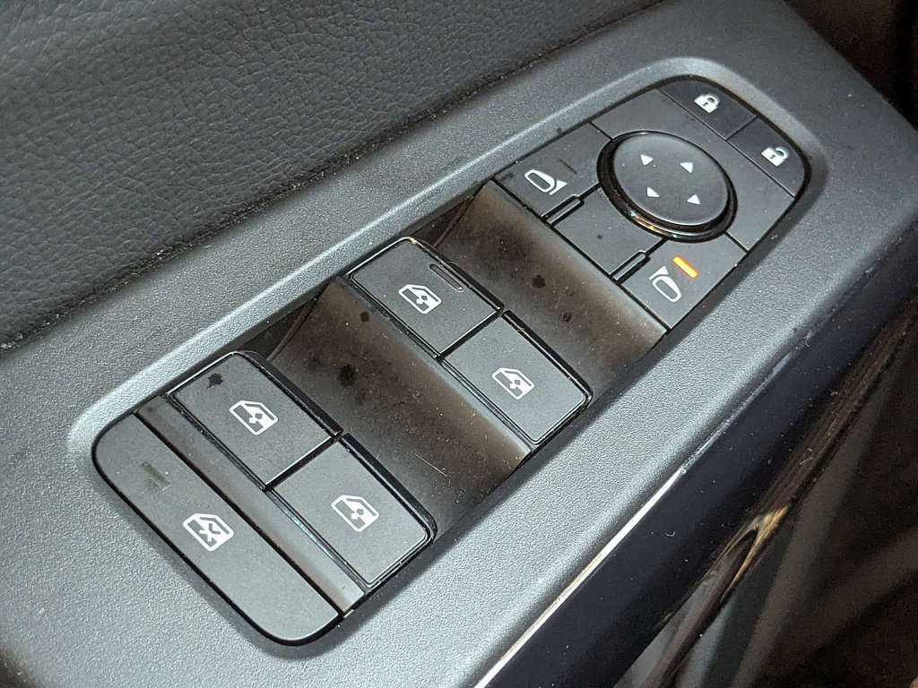 Certified 2025 Nissan Pathfinder SV FWD image 26