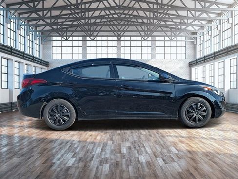 Used 2016 Hyundai Elantra SE image 3
