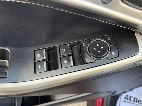 Used 2021 Ford Explorer Limited w/ Equipment Group 301A AWD/4WD image 9