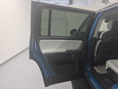 Used 2023 Rivian R1S Adventure AWD/4WD image 17