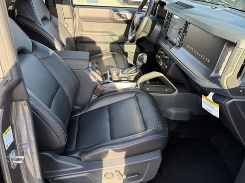 New 2026 Ford Bronco Badlands w/ Sasquatch Package AWD/4WD image 9