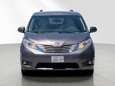 Used 2012 Toyota Sienna XLE FWD image 9