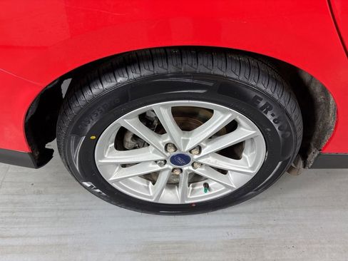 Used 2016 Ford Focus SE w/ Reverse Sensing Package image 11