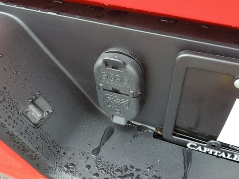 New 2025 GMC Sierra 1500 Elevation image 6